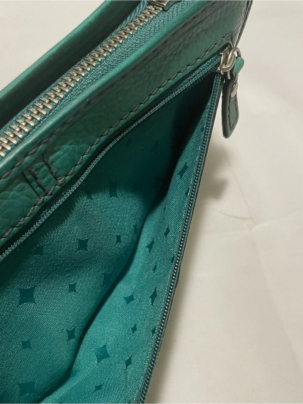 Fossil Maddox L-Zip-Around Leather Wallet